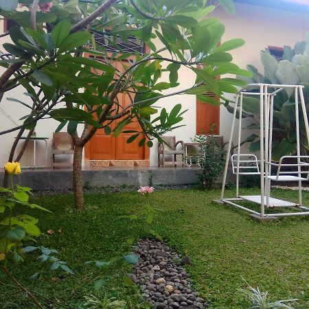 Doeloerkoe Homestay Surakarta  Экстерьер фото