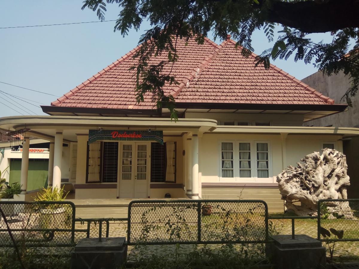 Doeloerkoe Homestay Surakarta  Экстерьер фото
