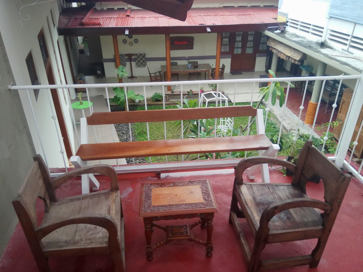Doeloerkoe Homestay Surakarta  Экстерьер фото
