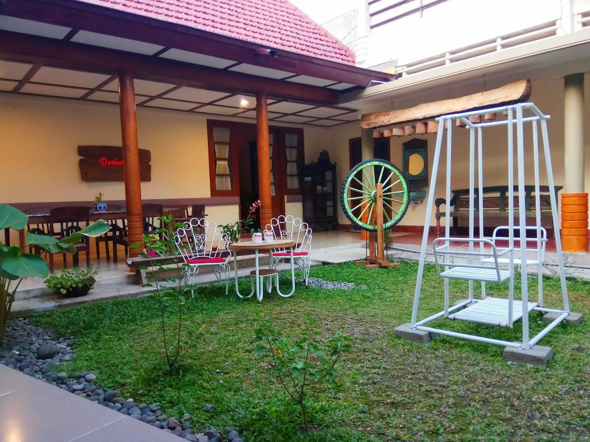 Doeloerkoe Homestay Surakarta  Экстерьер фото
