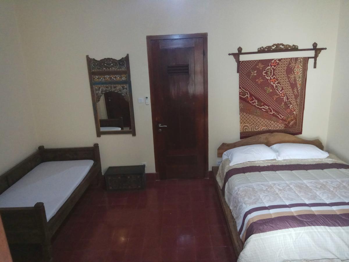 Doeloerkoe Homestay Surakarta  Экстерьер фото