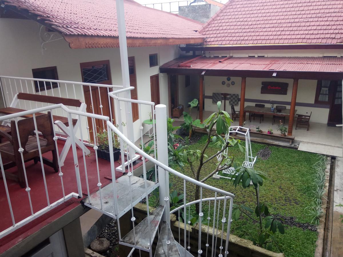 Doeloerkoe Homestay Surakarta  Экстерьер фото