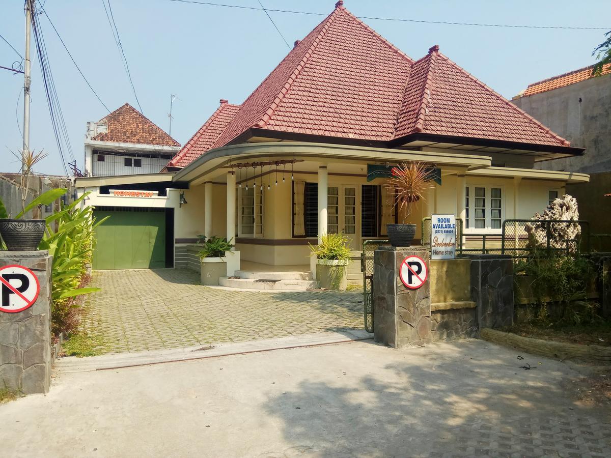 Doeloerkoe Homestay Surakarta  Экстерьер фото