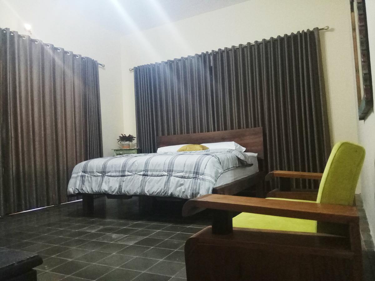 Doeloerkoe Homestay Surakarta  Экстерьер фото