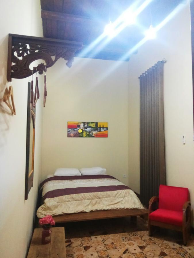 Doeloerkoe Homestay Surakarta  Экстерьер фото