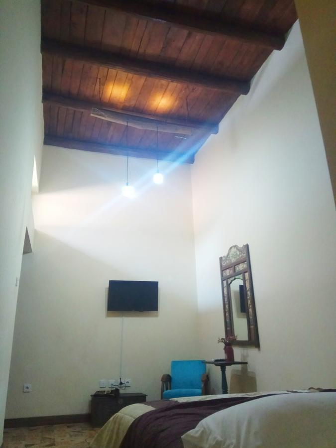 Doeloerkoe Homestay Surakarta  Экстерьер фото