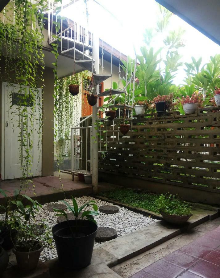 Doeloerkoe Homestay Surakarta  Экстерьер фото