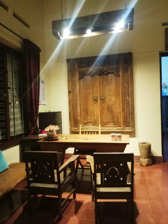 Doeloerkoe Homestay Surakarta  Экстерьер фото