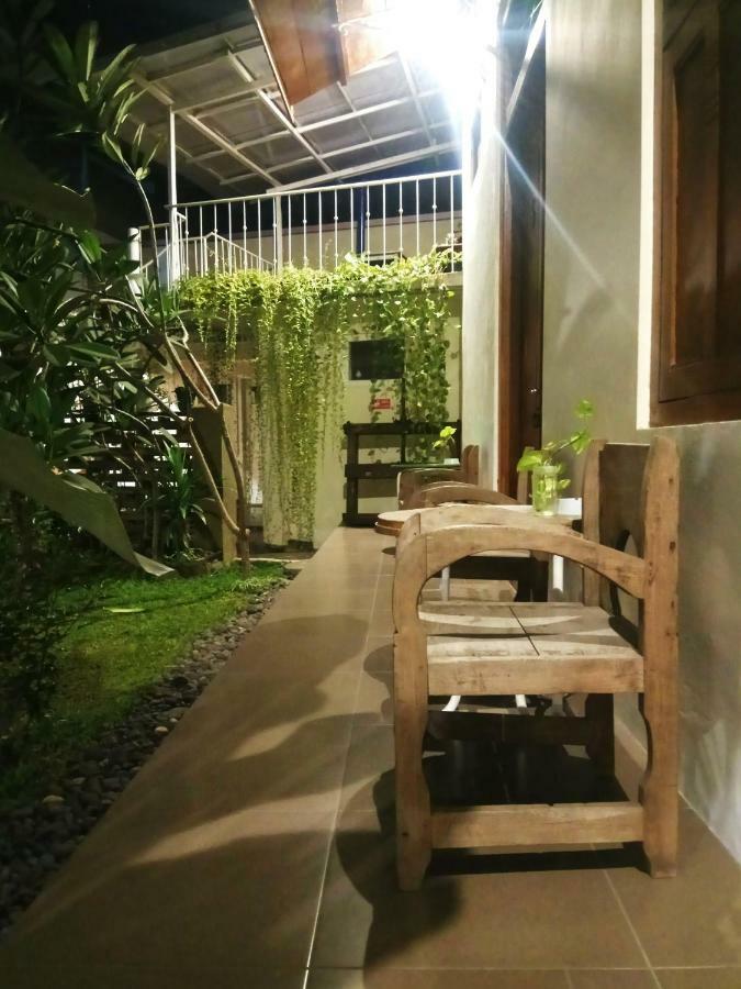 Doeloerkoe Homestay Surakarta  Экстерьер фото