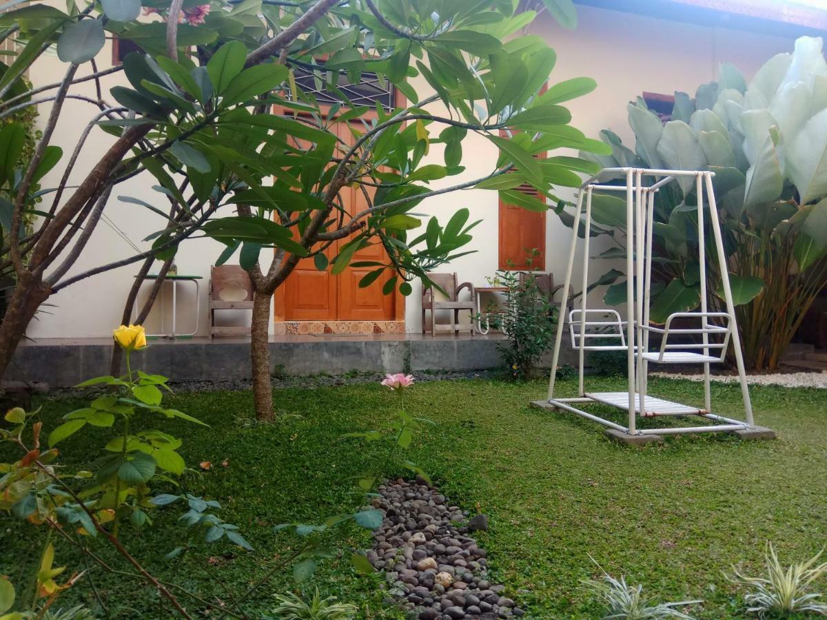 Doeloerkoe Homestay Surakarta  Экстерьер фото