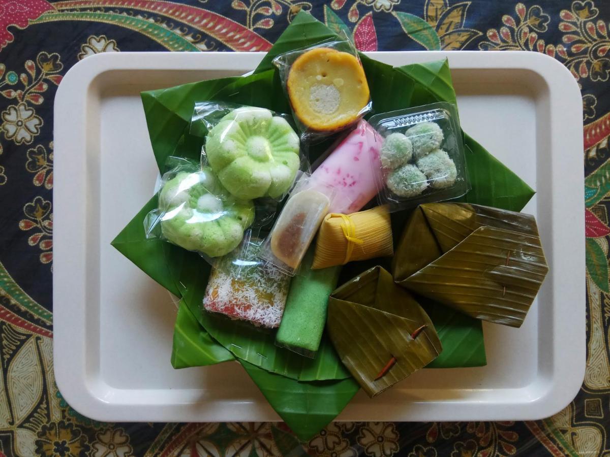 Doeloerkoe Homestay Surakarta  Экстерьер фото
